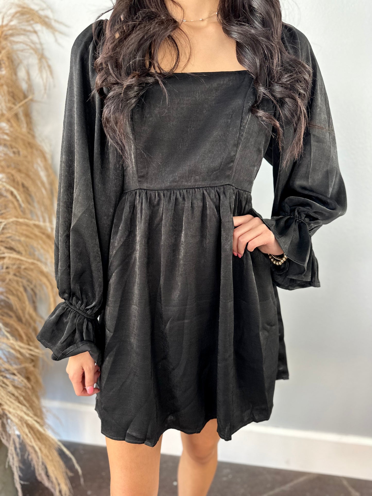 BLACK ESSENTIALS SATIN FEEL DRESS