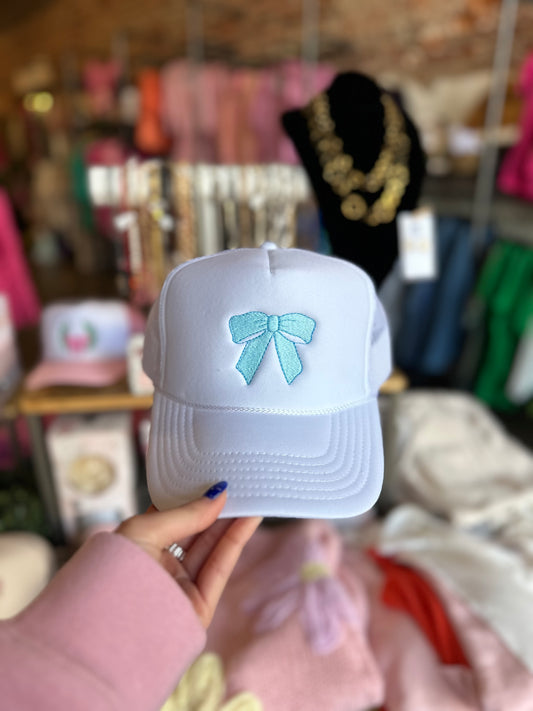 BLUE EMBROIDERED BOW WHITE TRUCKER HAT