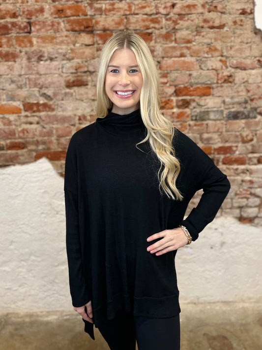 BLACK LOOSE FIT TURTLENECK