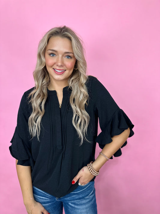 BLACK FLUTTER SLEEVE TOP