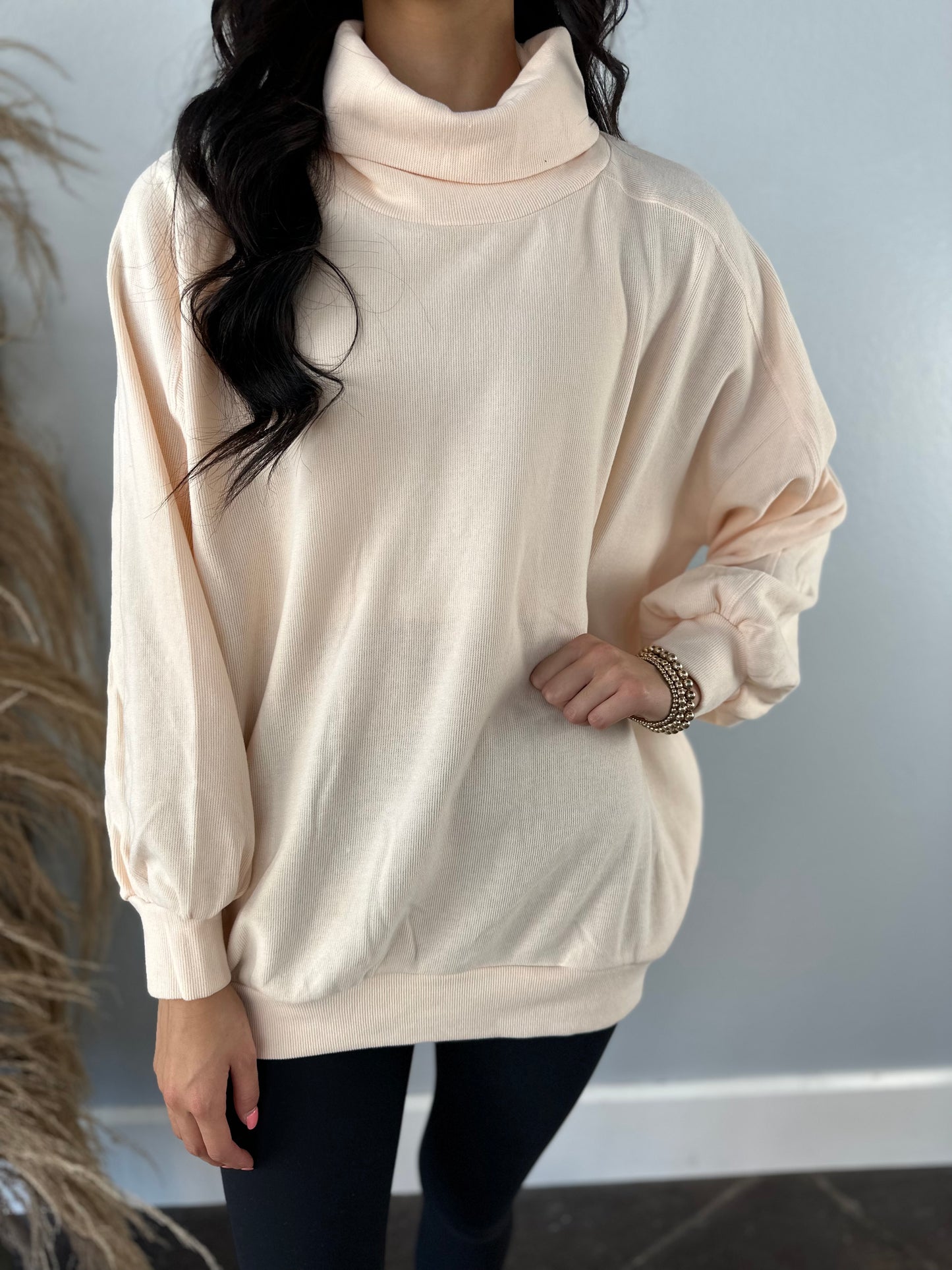 PEACH RIBBED TURTLENECK PULLOVER