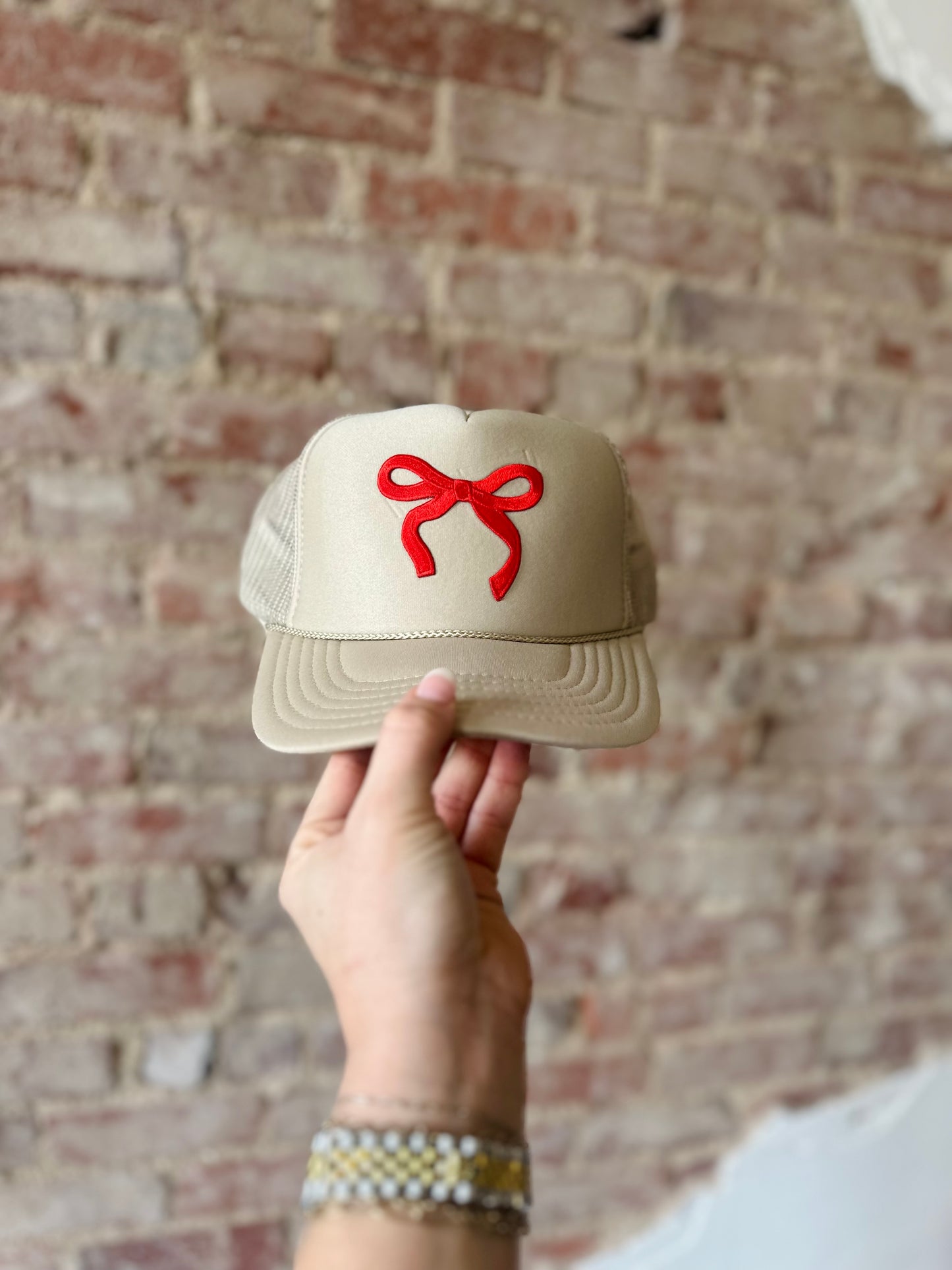 TAN/RED BOW TRUCKER HAT