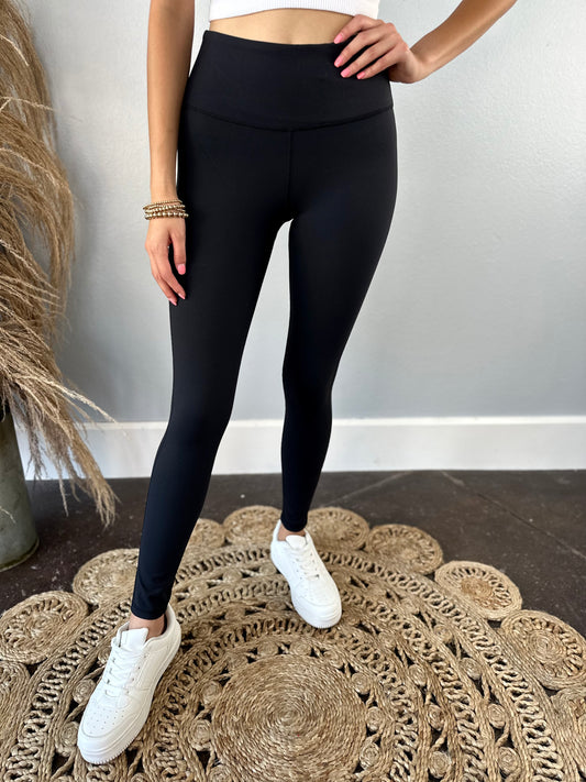 ESSENTIAL BLACK LEGGINGS