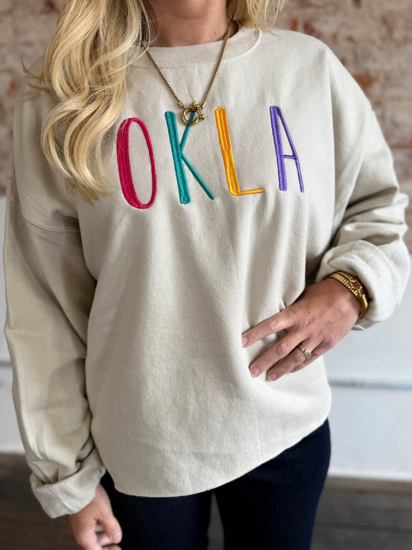 EMBROIDERED OKLA SWEATSHIRT