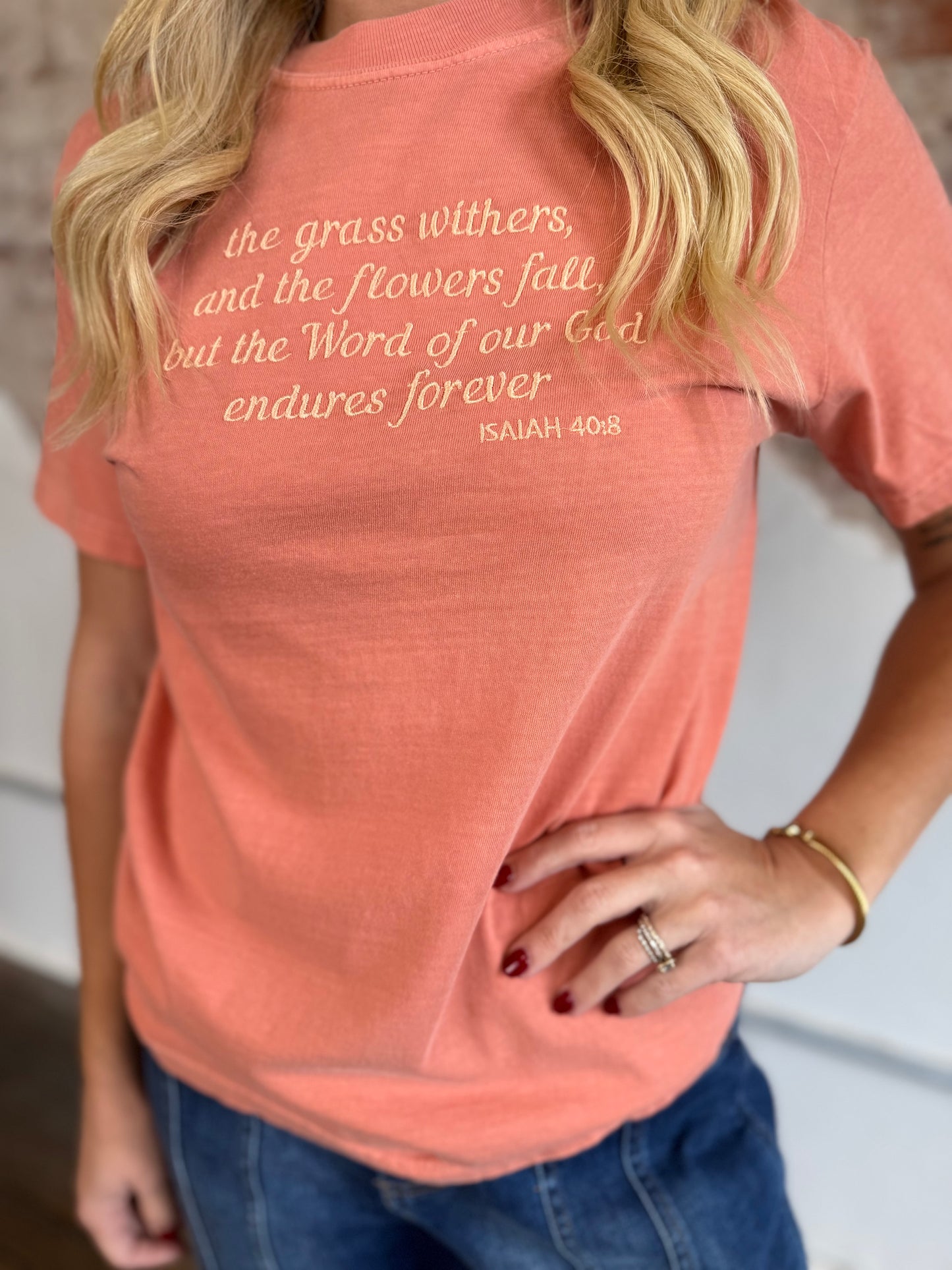THE GRASS WITHERS CLAY TEE