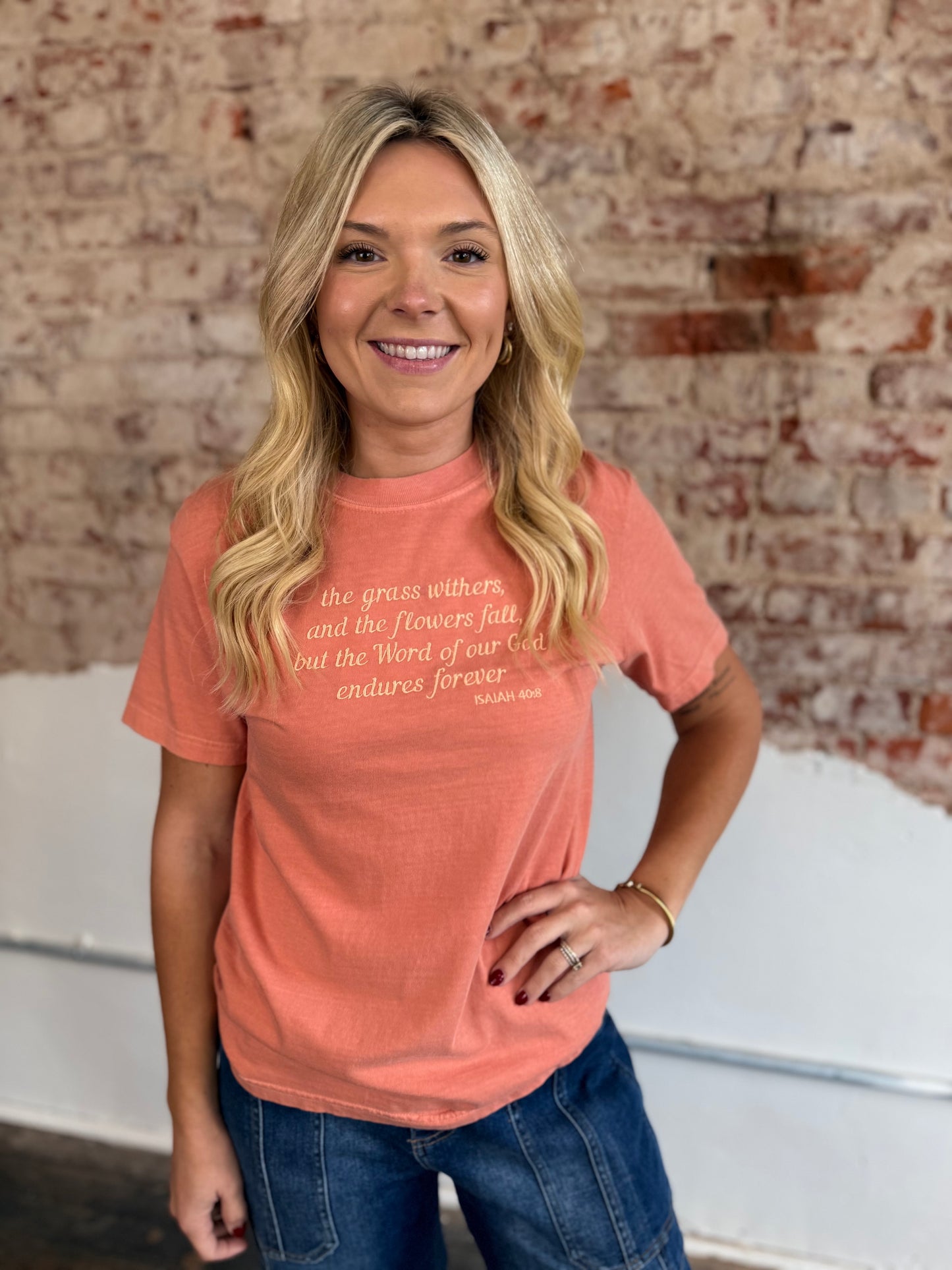 THE GRASS WITHERS CLAY TEE