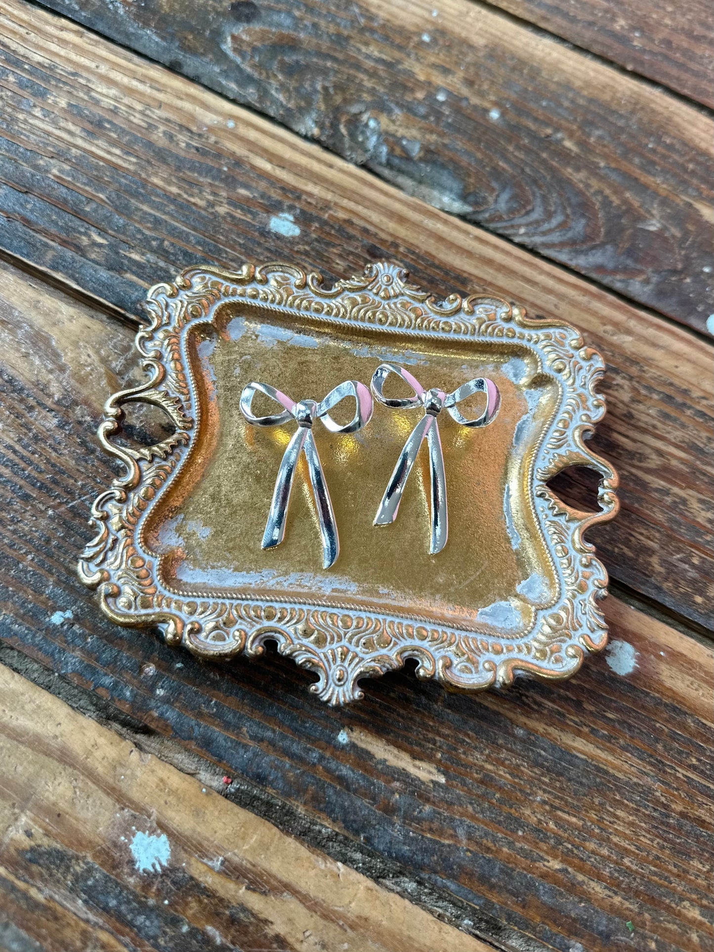 BOW EARRINGS