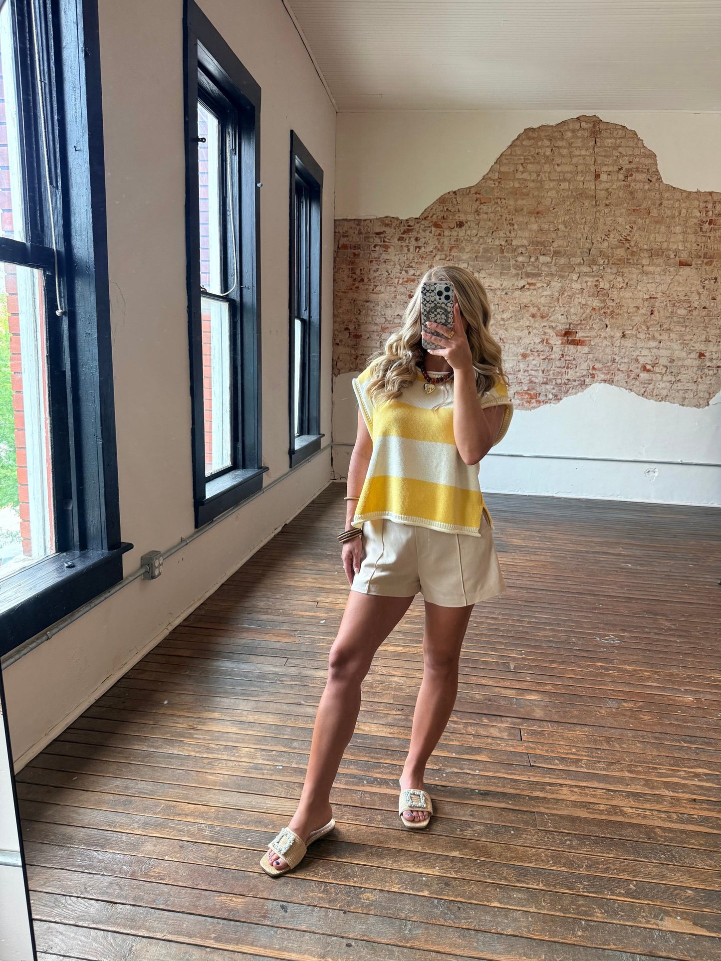 LEMON SLEEVELESS SWEATER TOP