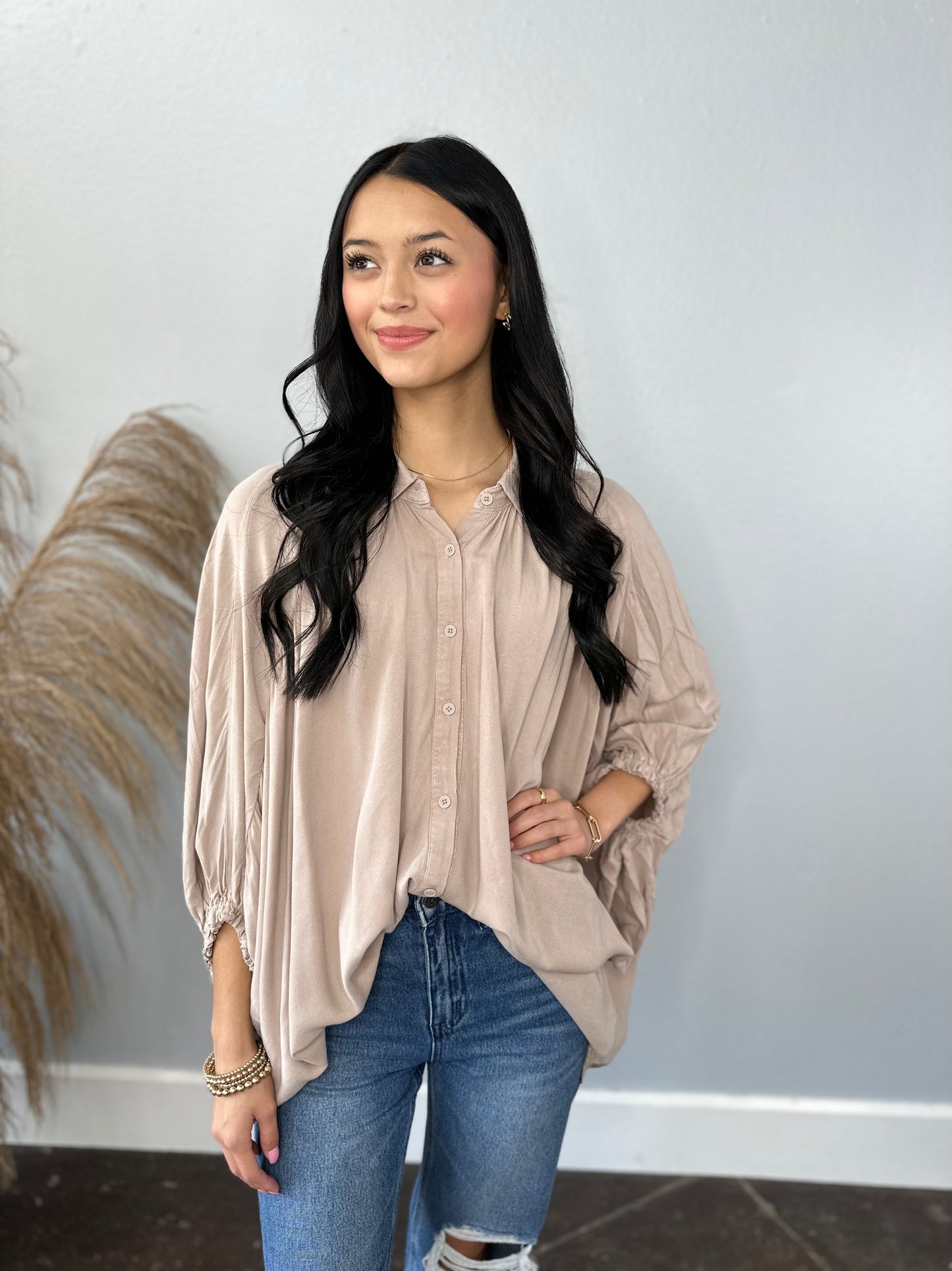 MINERAL WASH LIGHT TAUPE BUTTON-UP