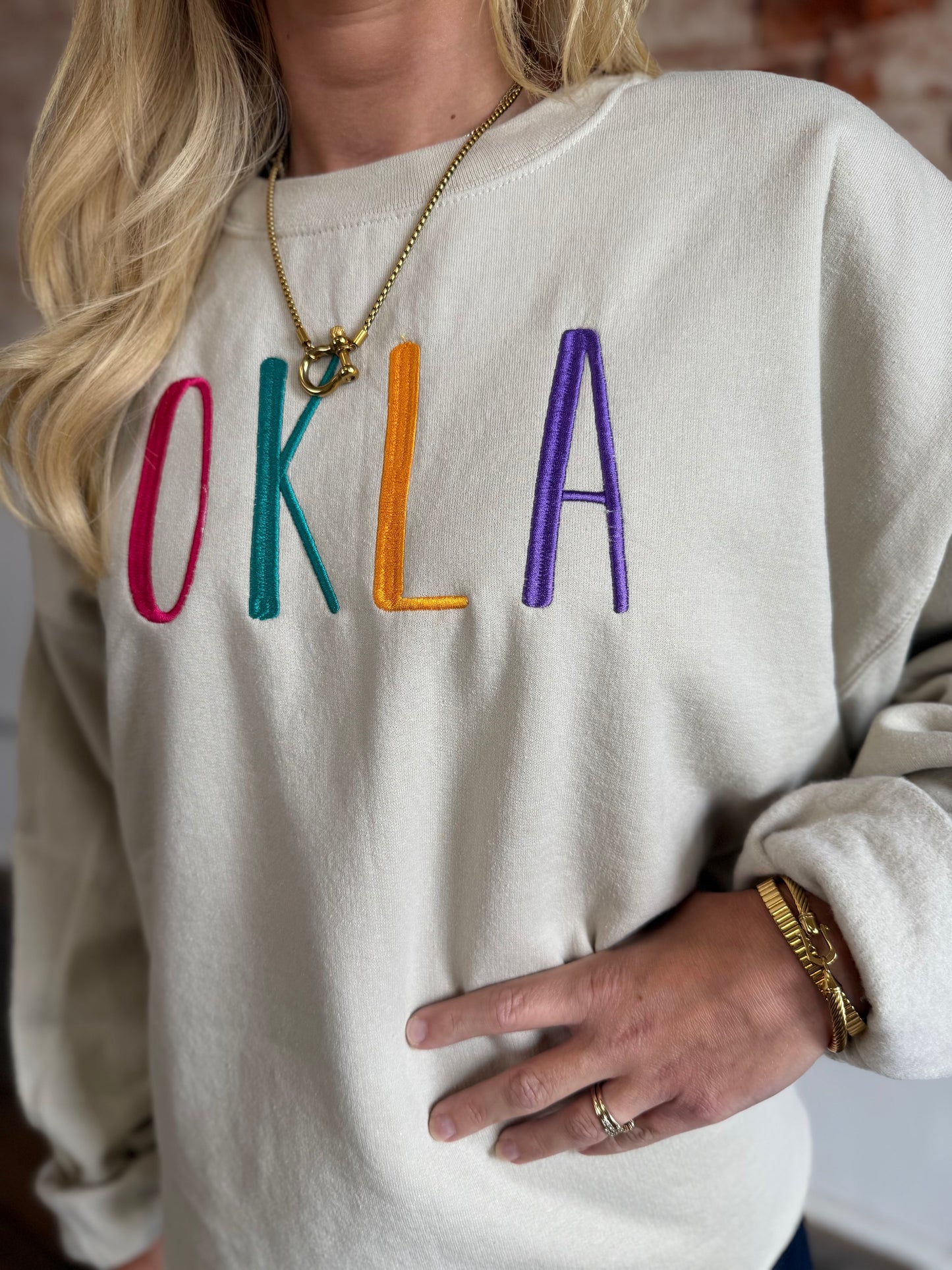 EMBROIDERED OKLA SWEATSHIRT