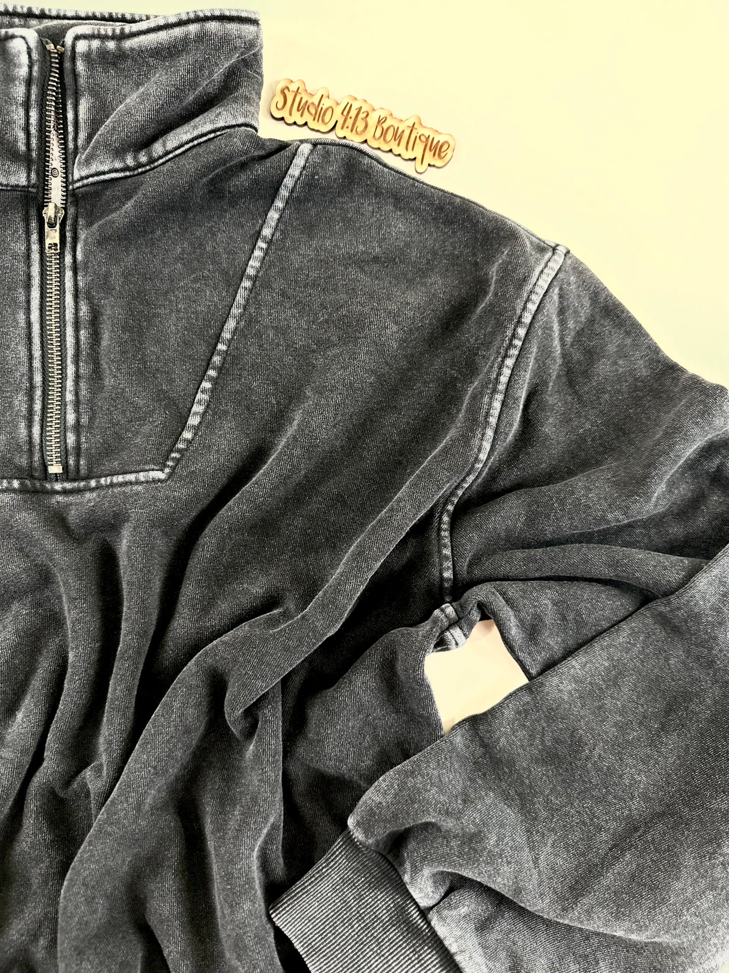 CHARCOAL 1/4 ZIP COLLARED PULLOVER