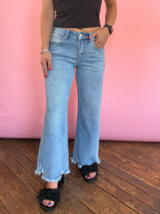 NO HOLE LIGHT DENIM JEANS