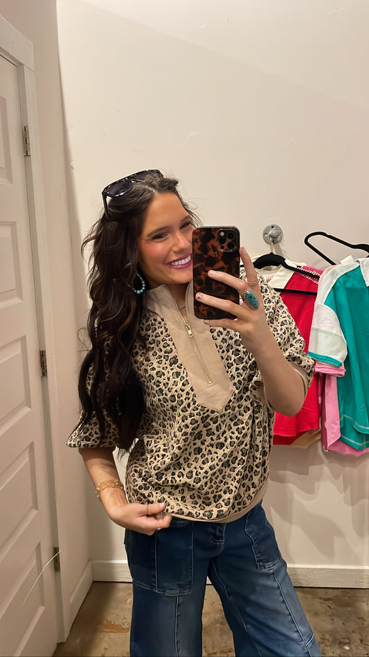 LEOPARD 1/4 ZIP HALF SLEEVE TOP
