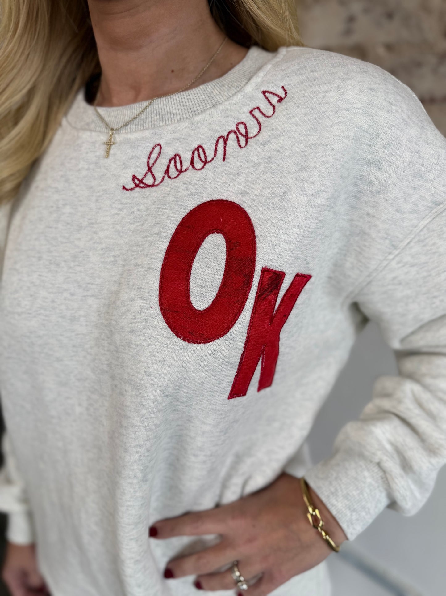 OK APPLIQUE SWEATSHIRT WITH POCKETS