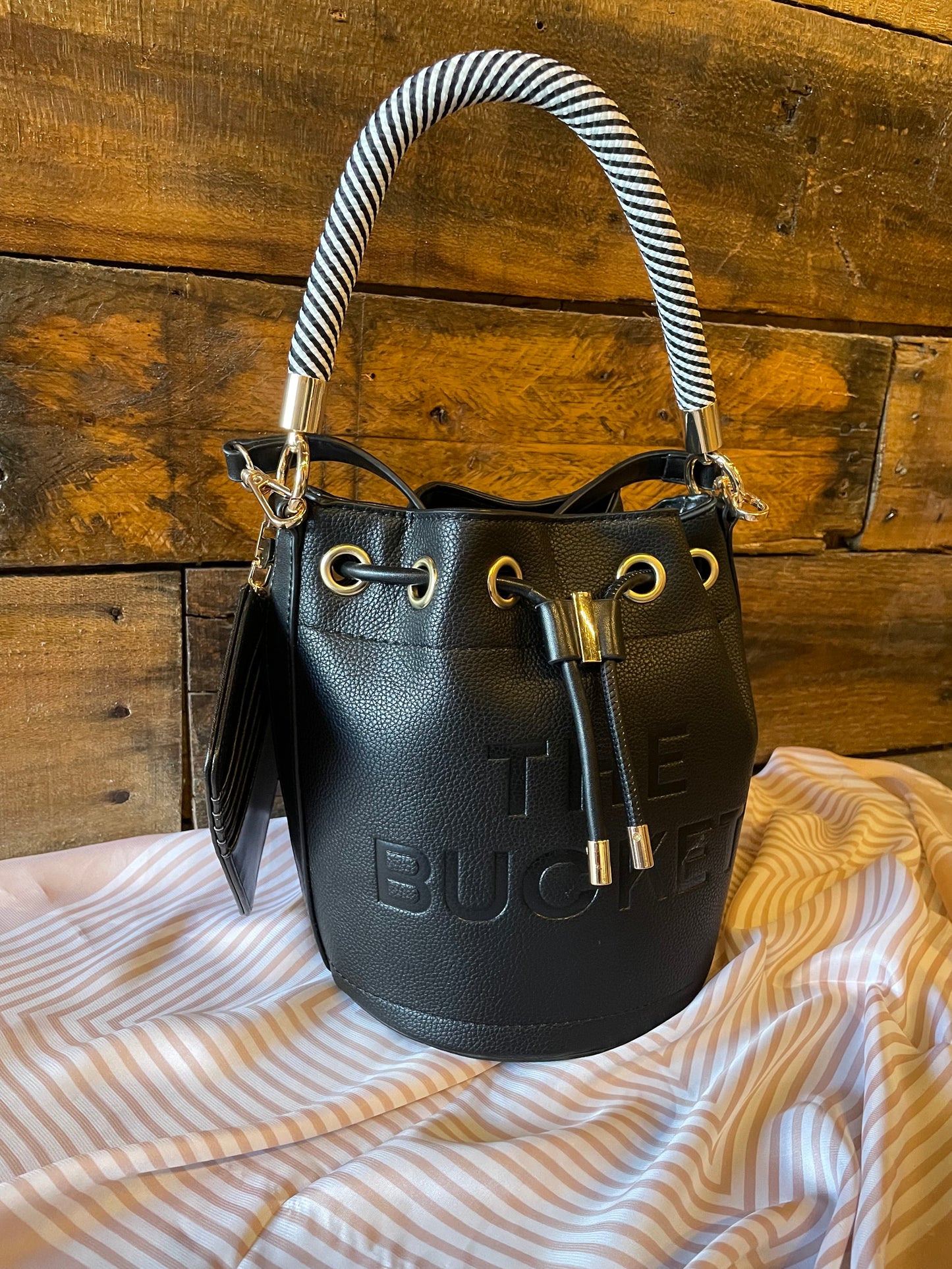 THE BUCKET PURSE