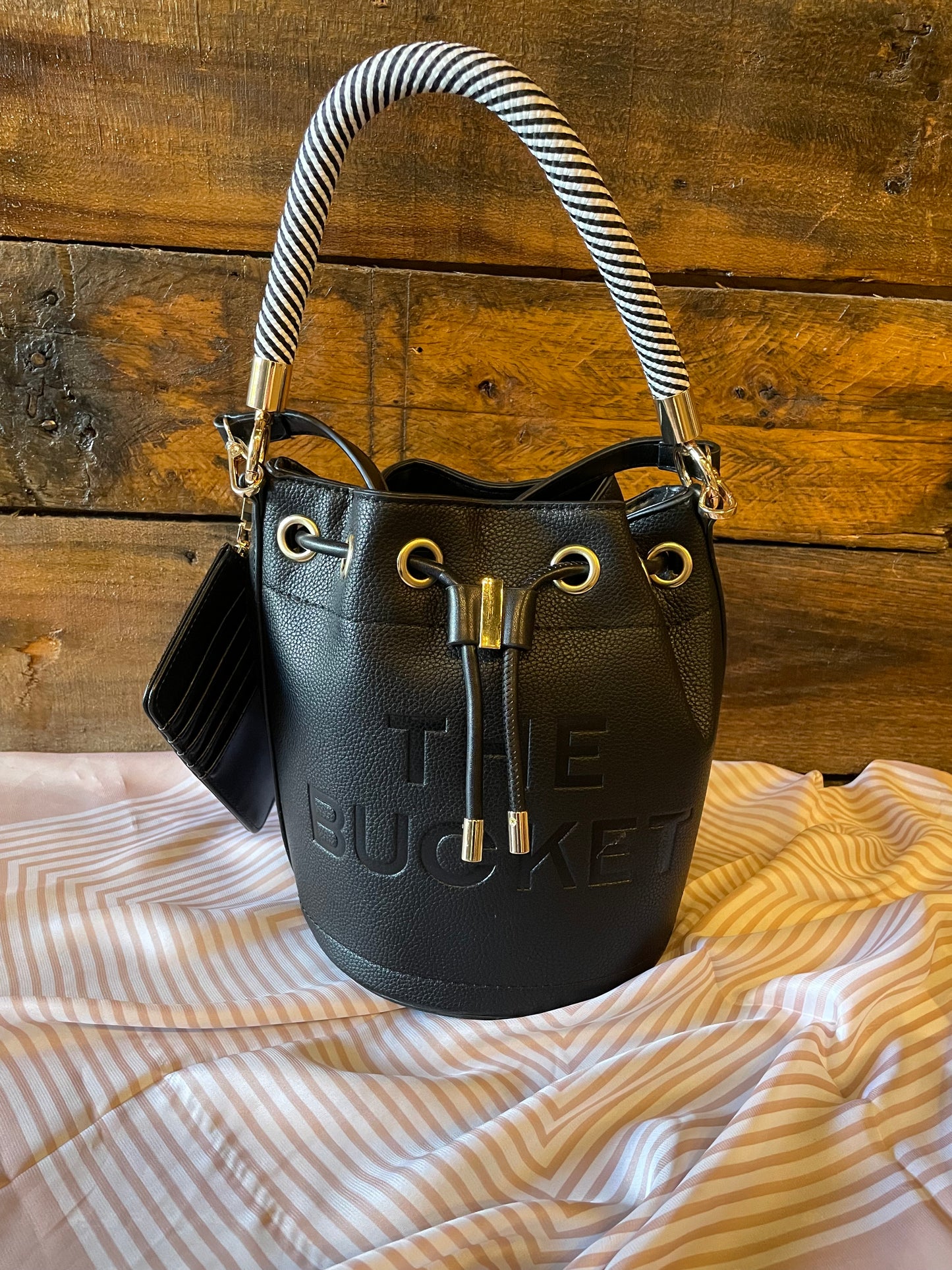 THE BUCKET PURSE