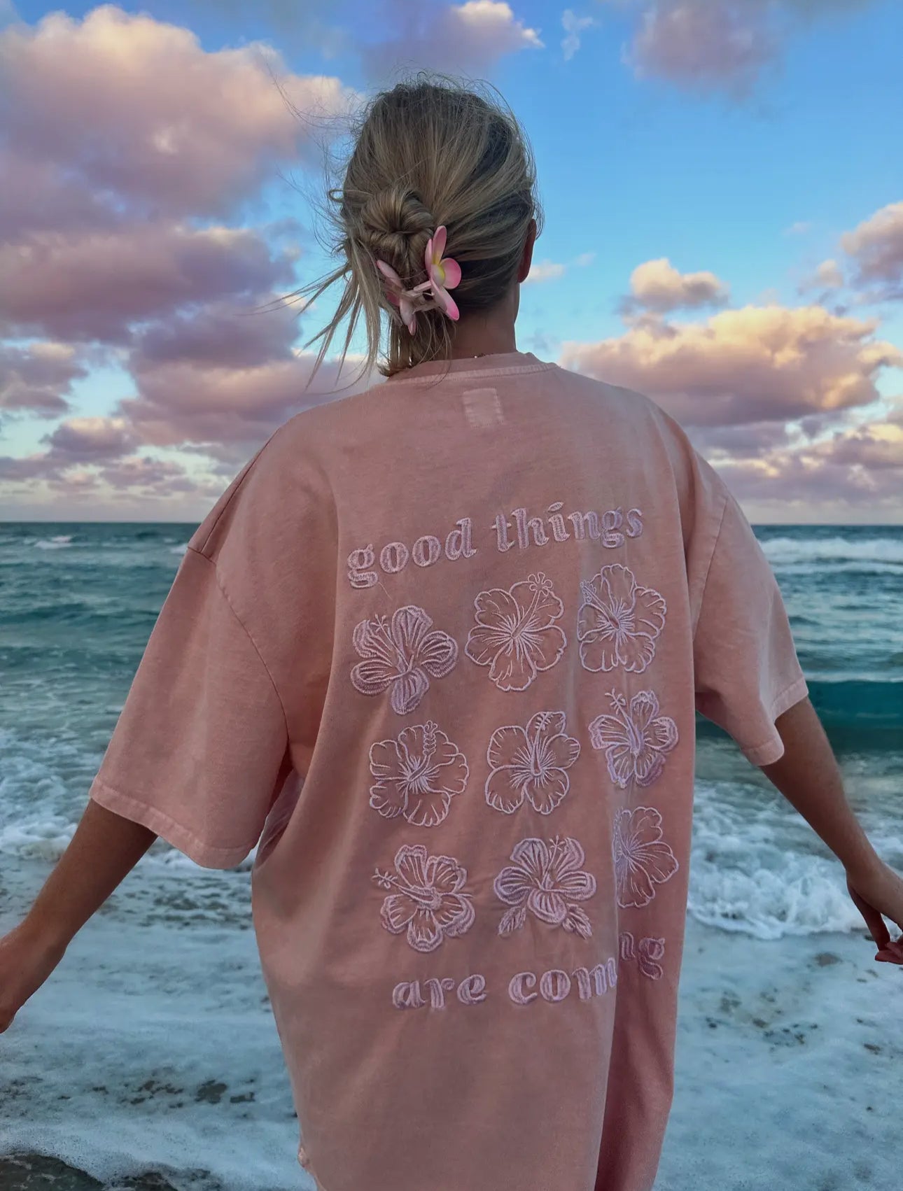 CORAL GOOD THINGS ARE COMING TEE