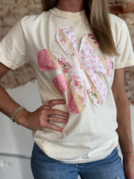 CREAM W/PINK FLOWER APPLIQUE TEE
