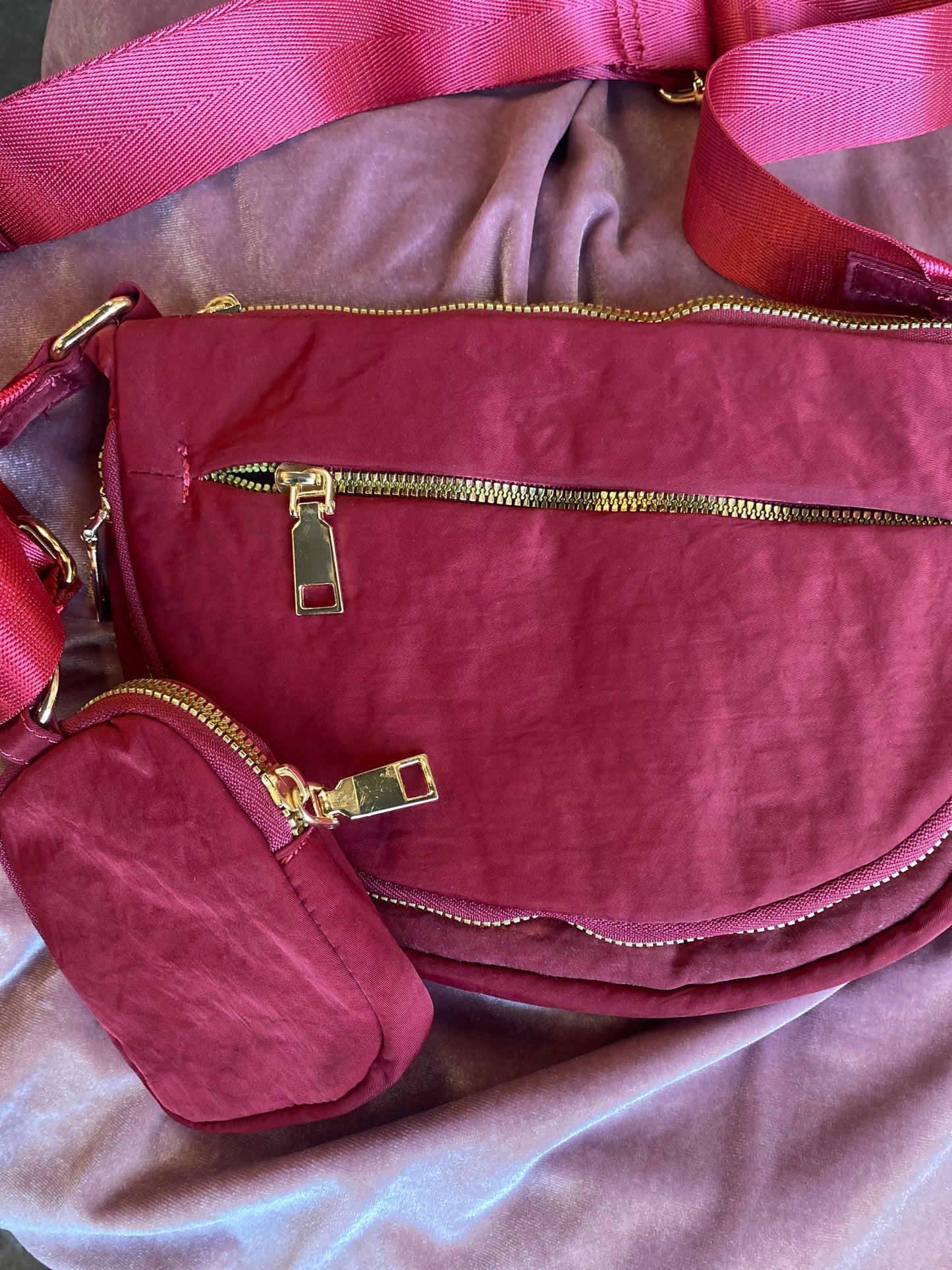 CRIMSON 6 ZIPPER CROSSBODY PURSE