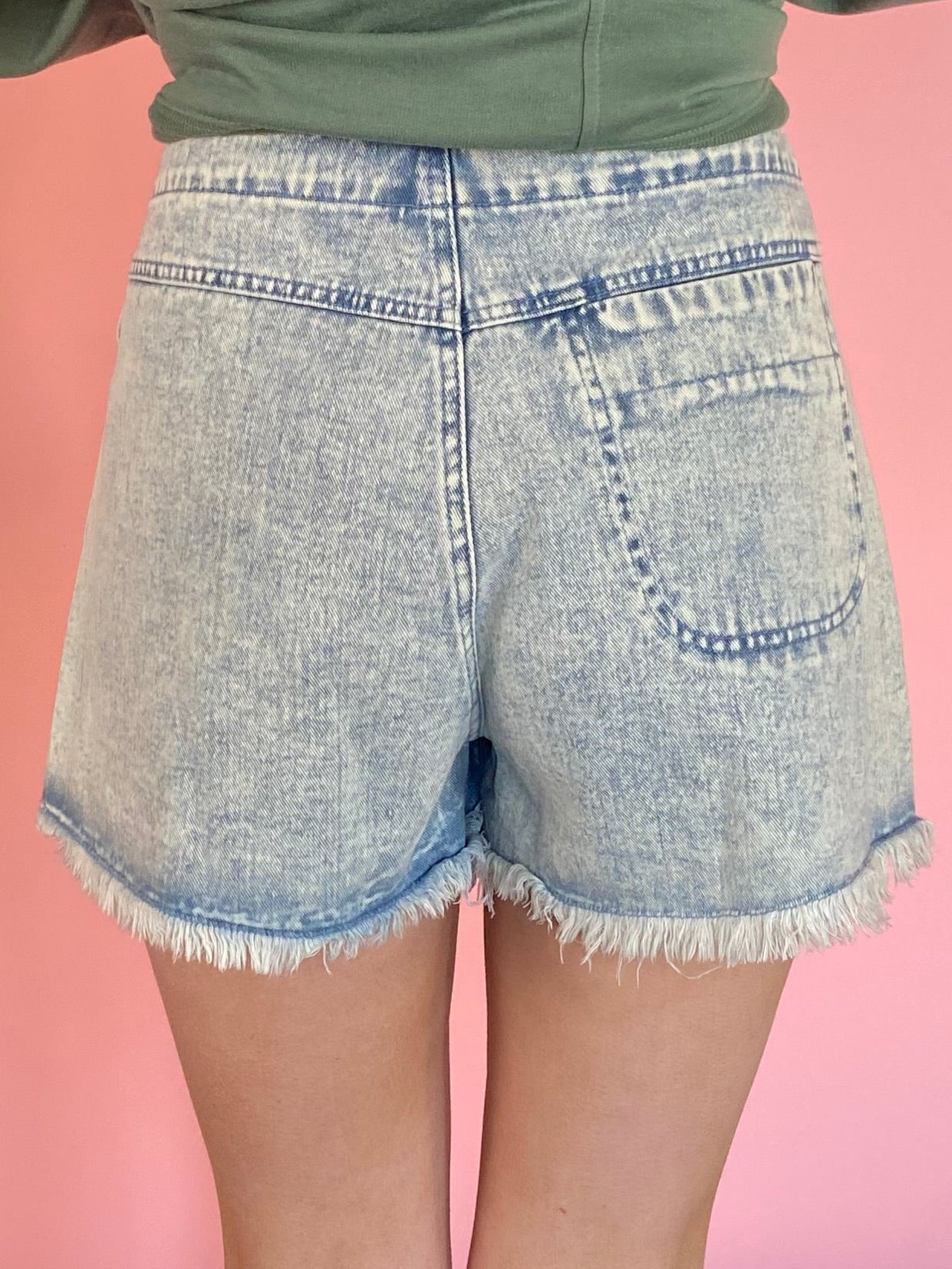 LIGHT DENIM RAW HEM SKORT