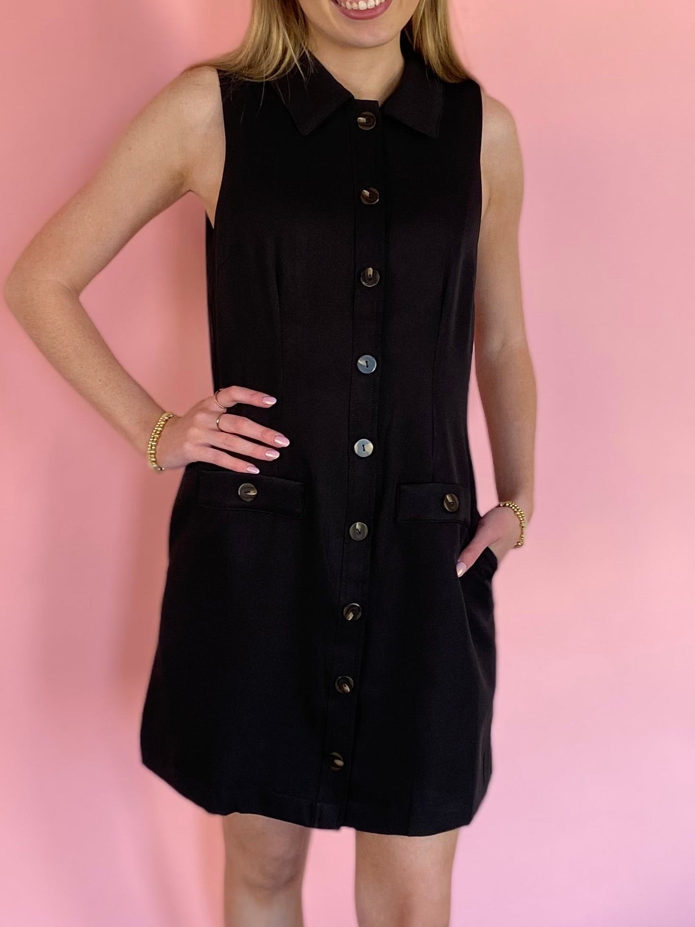 BLACK SLEEVELESS BROWN BUTTON UP DRESS