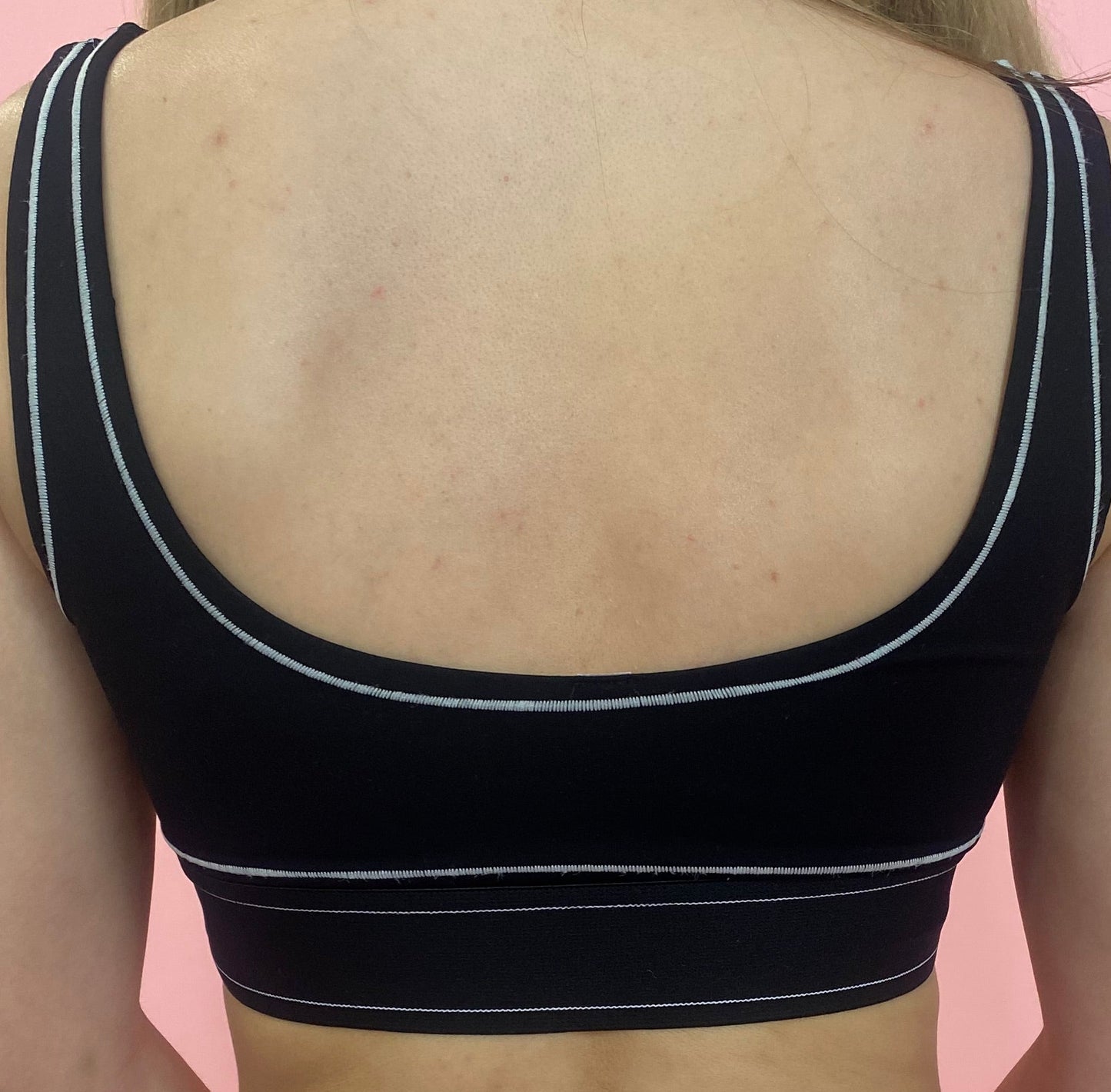 BLACK SPORTS BRA W/WHITE PIPING