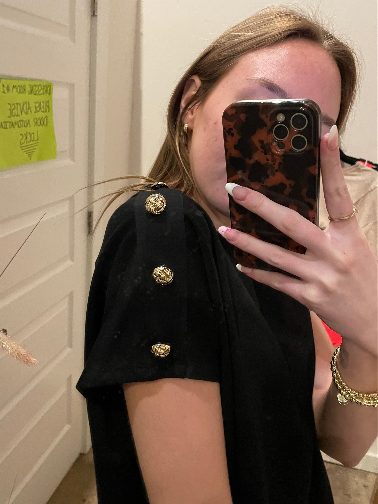 BLACK CAP SLEEVE TOP