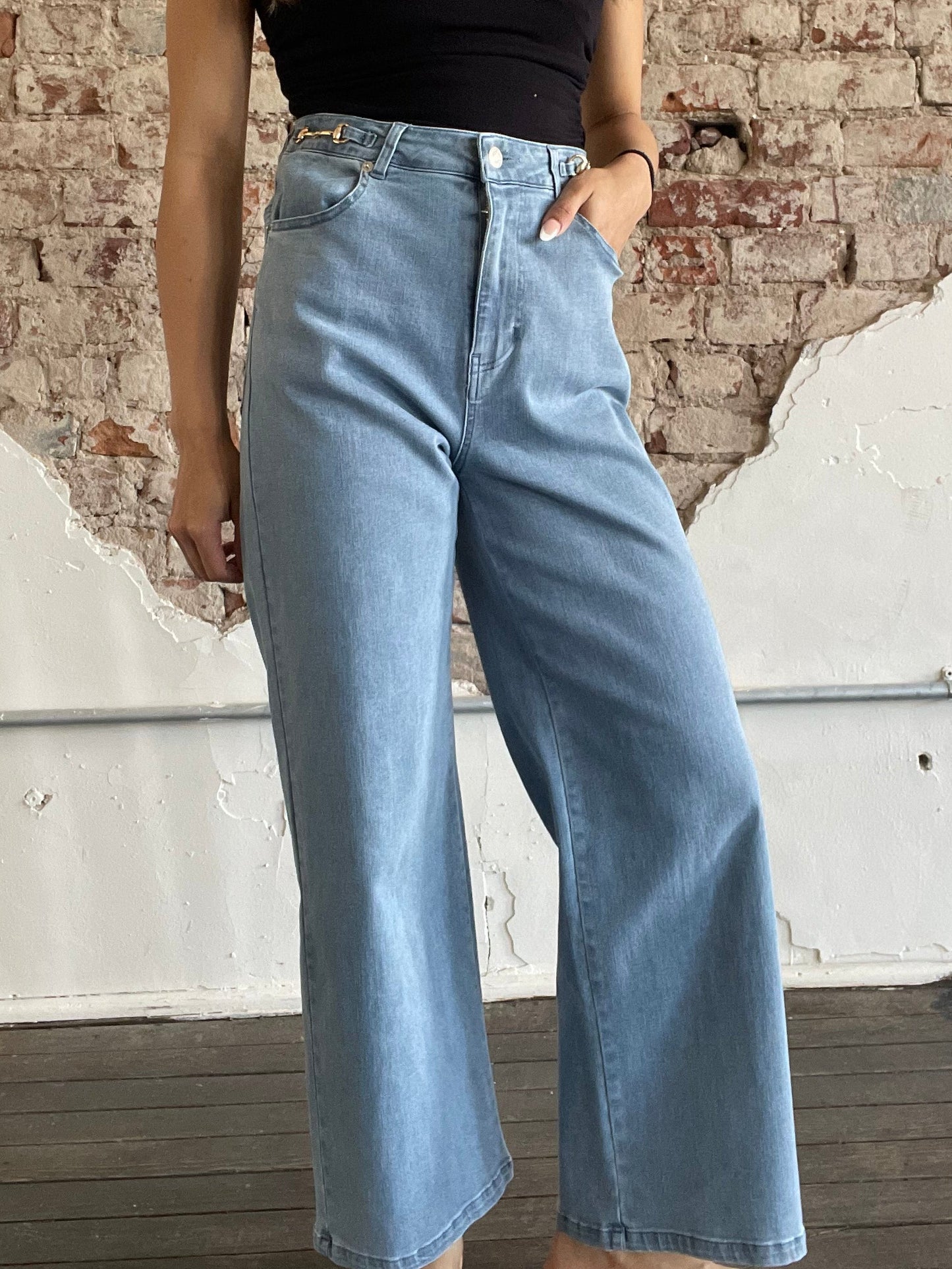 SNAFFLE BIT CROP JEANS