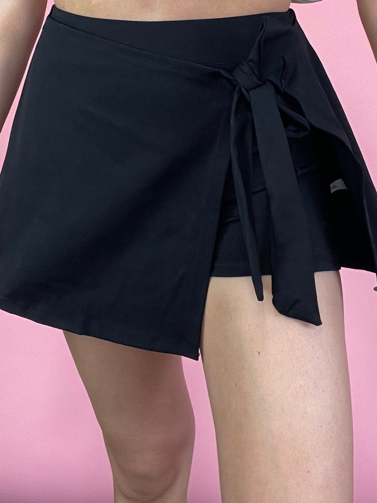 BLACK WRAP TIE SKORT