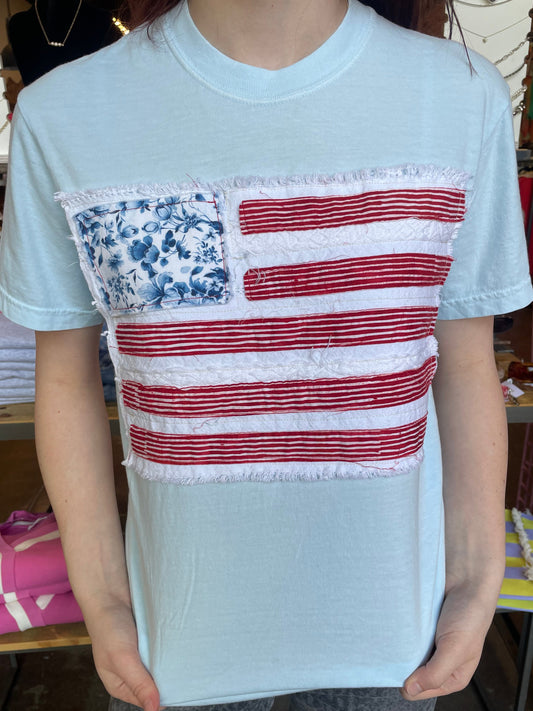 LIGHT BLUE W/FLAG APPLIQUE TEE