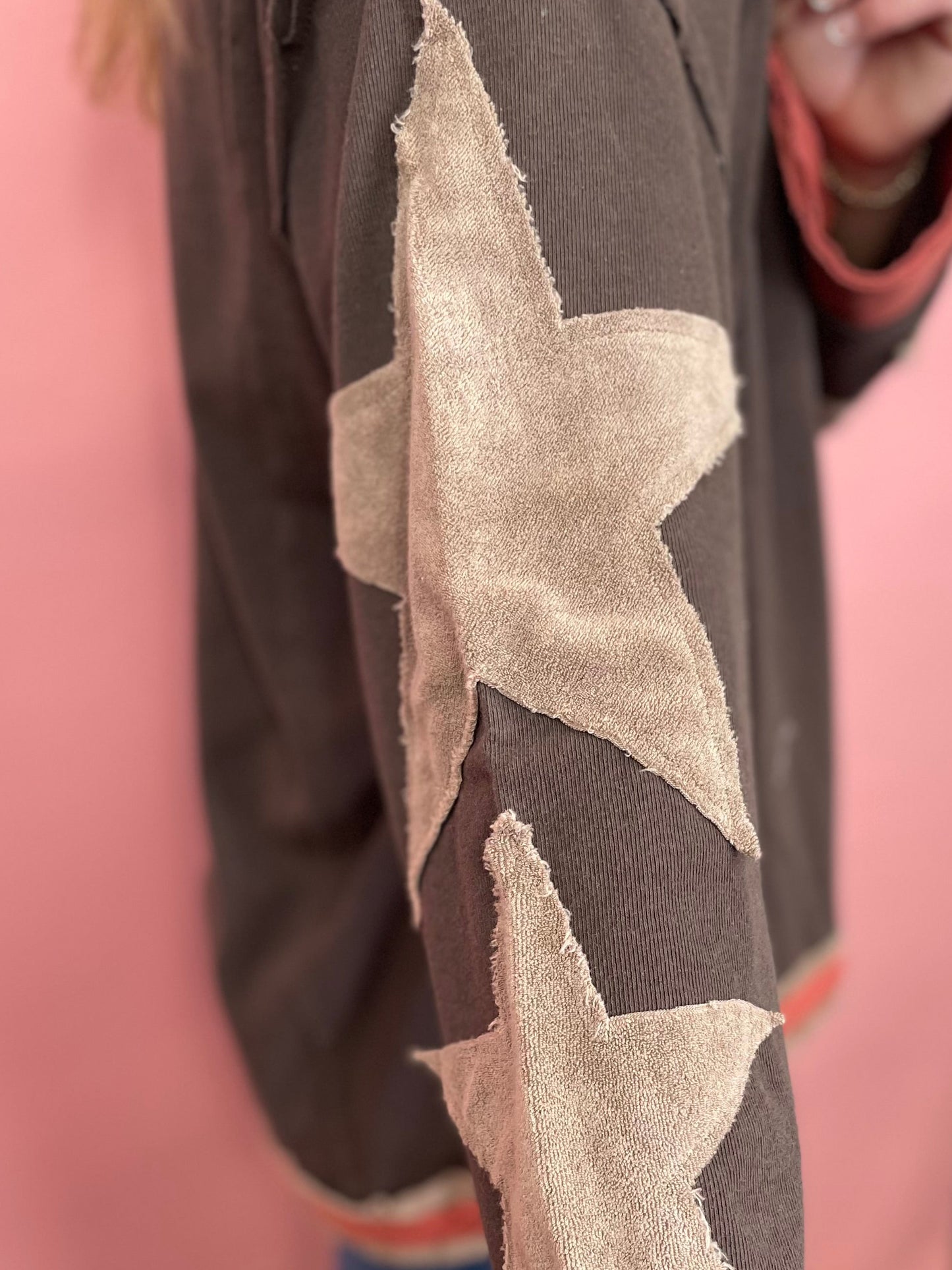BROWN KNIT STAR TOP