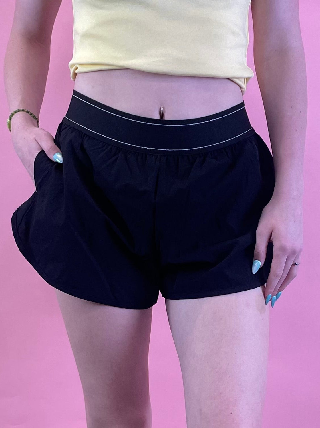 BLACK LINED WINDBREAKER SHORTS