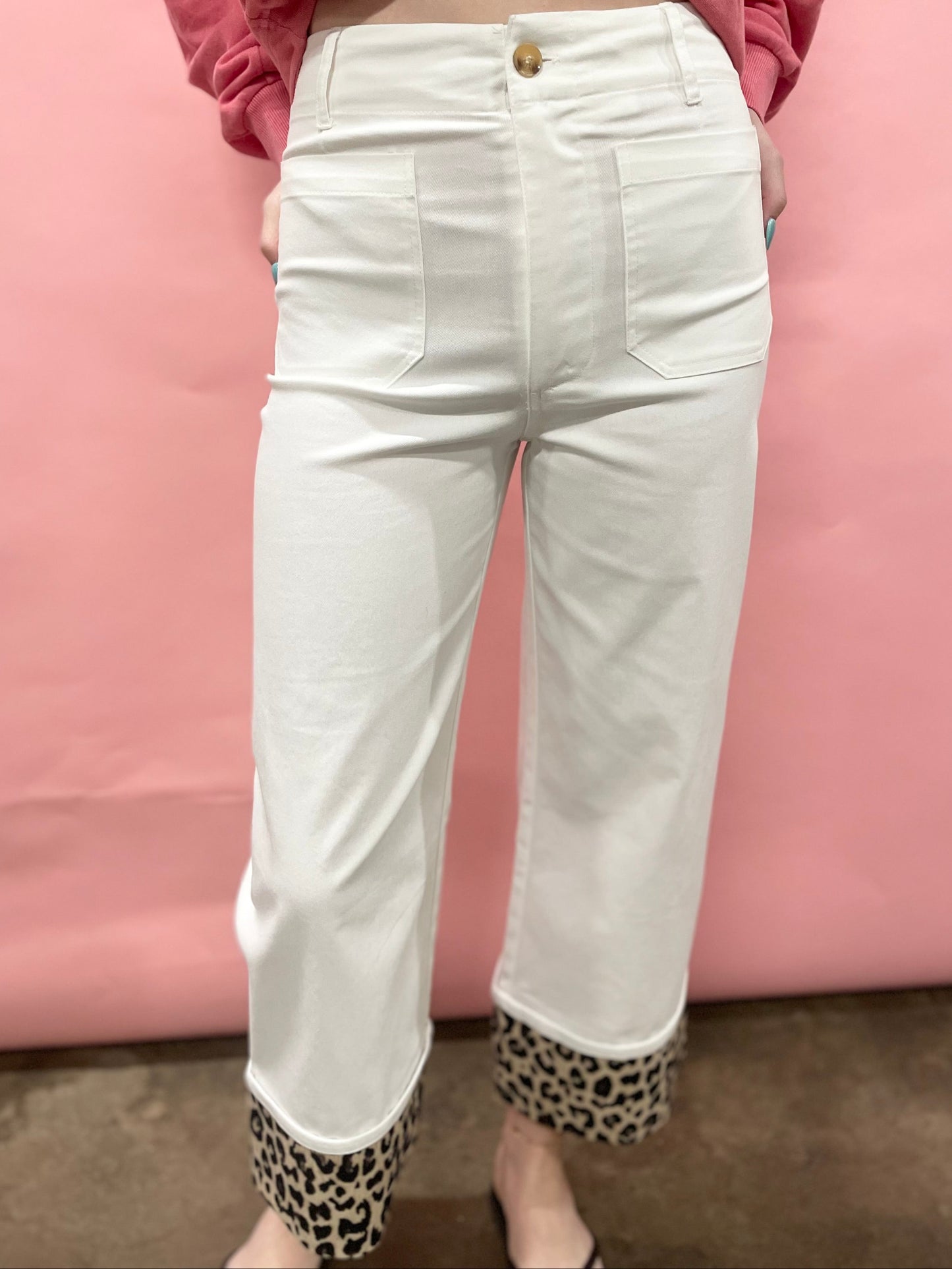 WHITE CROP DENIM JEANS W/CHEETAH CUFF