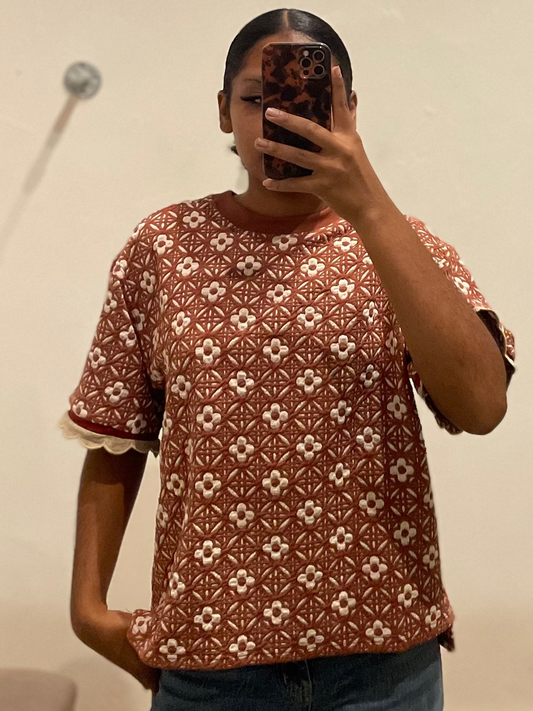 BROWN KNIT FLOWER TOP