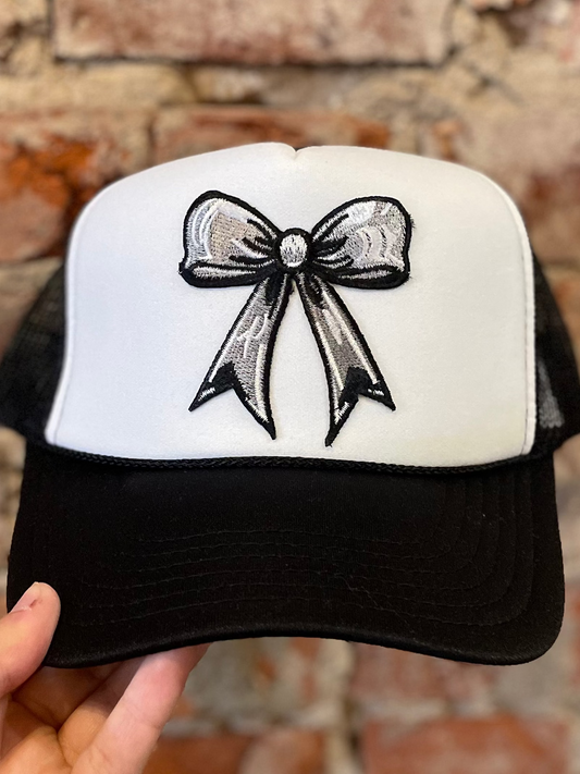 B/W FOAM TRUCKER W/SILVER BOW