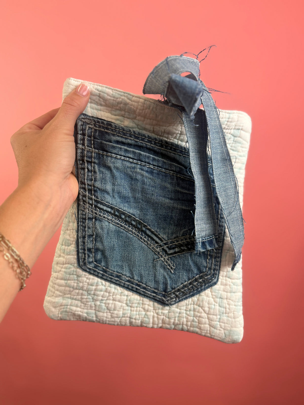 QUILTED BOOK SLEEVE DENIM/WHITE/BLUE