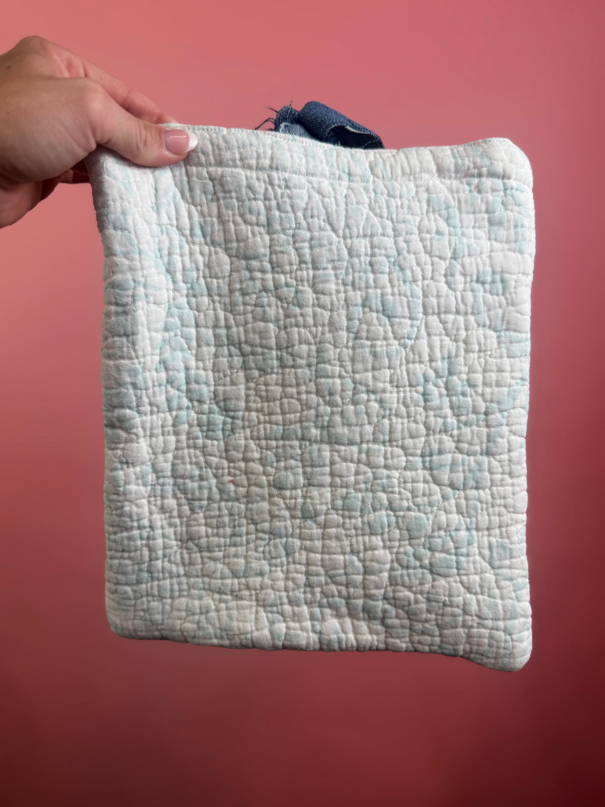 QUILTED BOOK SLEEVE DENIM/WHITE/BLUE
