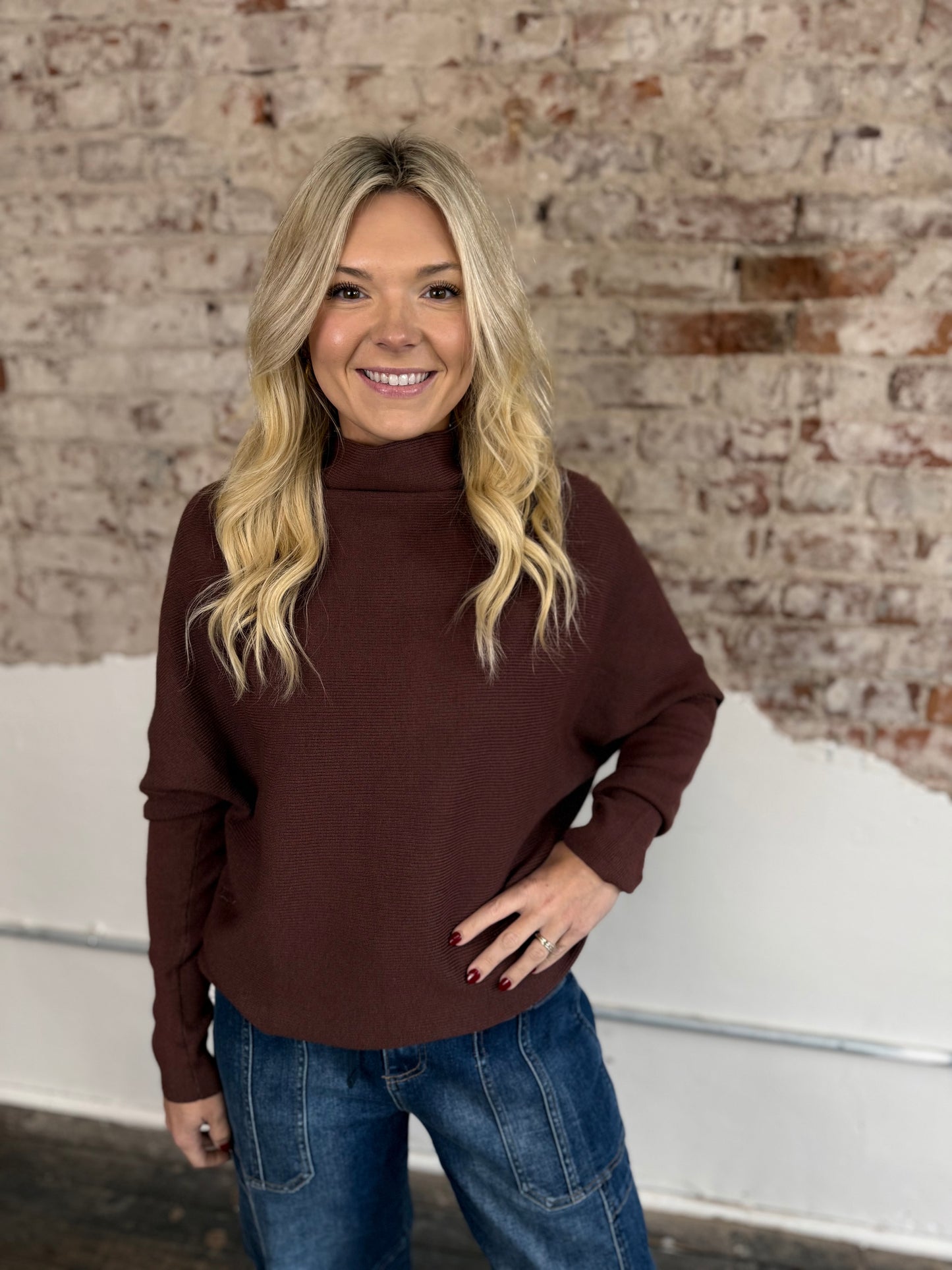 BROWN SIDEWAYS RIBBED SWEATER