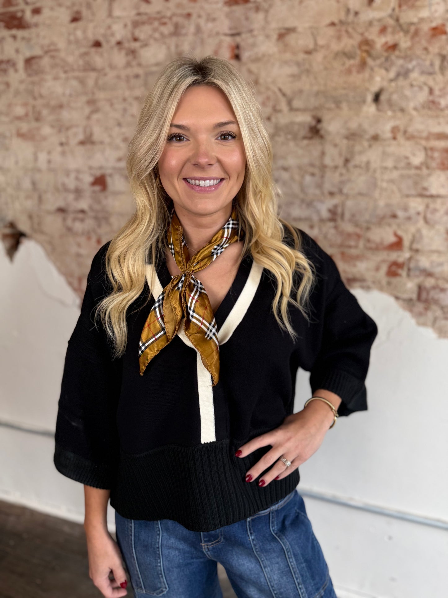 BLACK WIDE SLEEVE SWEATER TOP