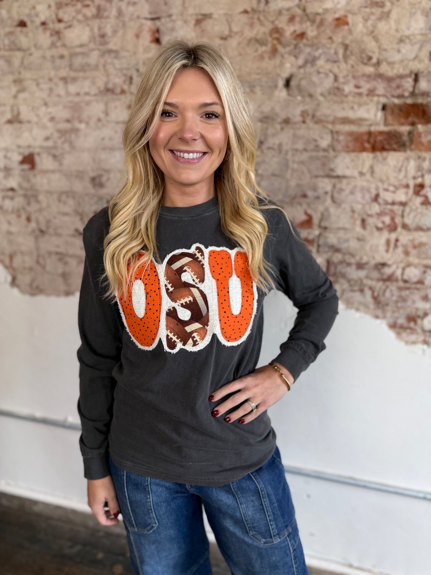 BLACK/ORANGE FOOTBALL L/S TEE