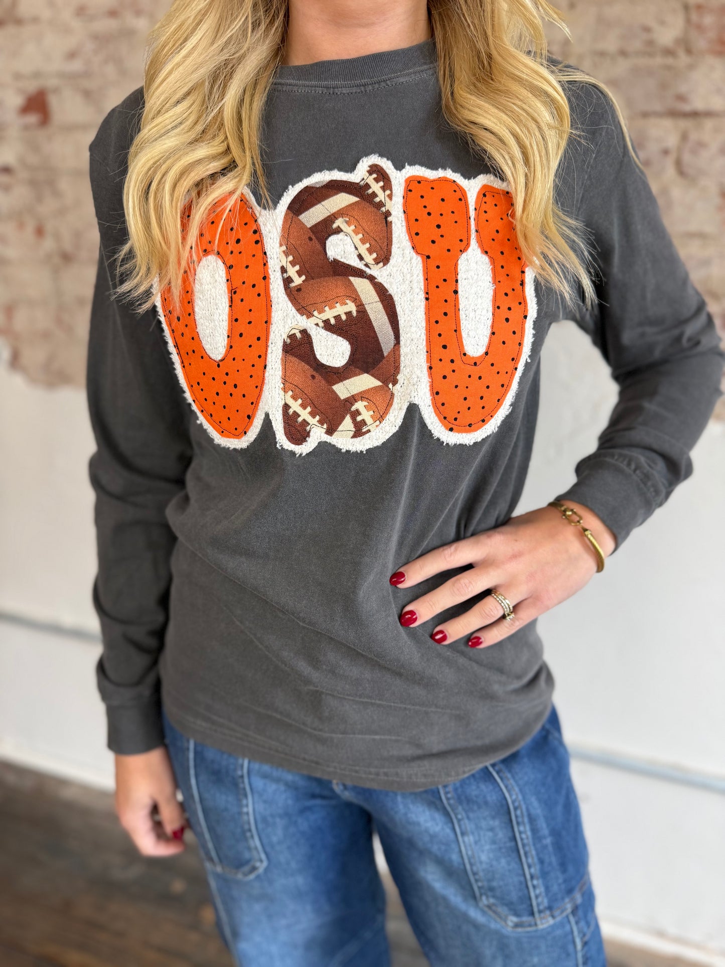 BLACK/ORANGE FOOTBALL L/S TEE
