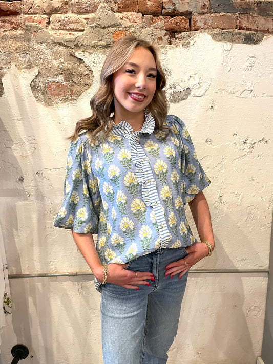 LIGHT BLUE FLORAL STRIPE RUFFLE TOP