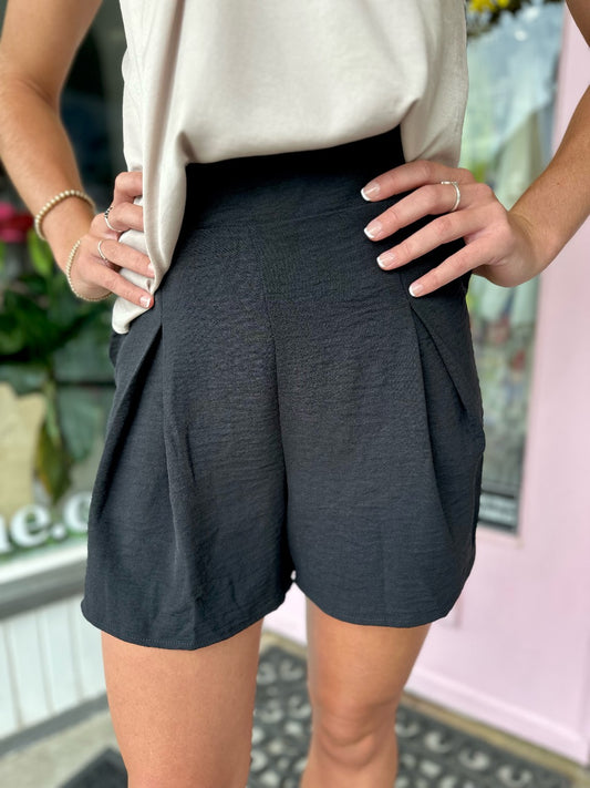 BLACK DRESSY PLEATED SHORTS