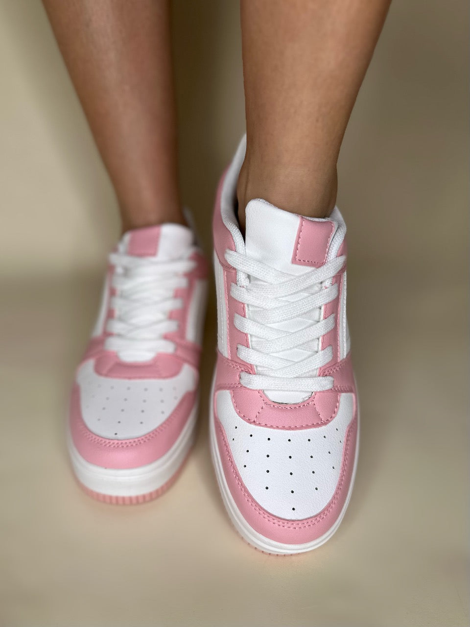 A FORCE PINK TENNIS SHOE