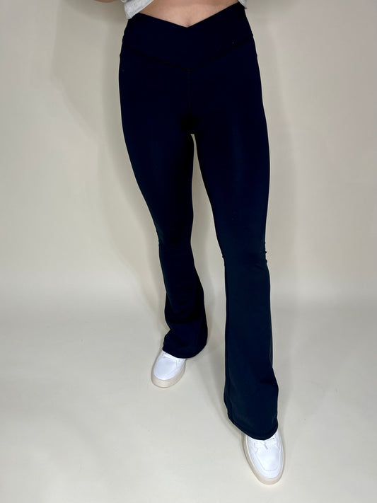 BLACK FLARE CROSSOVER LEGGINGS