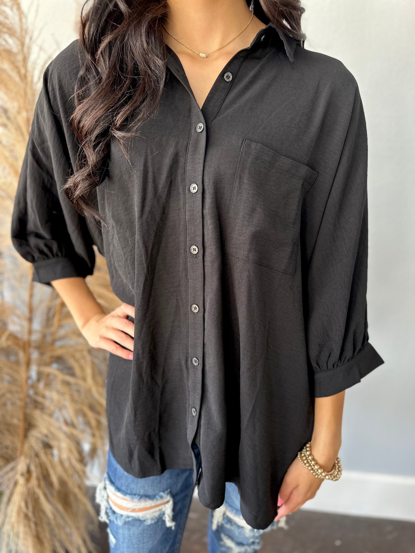 BLACK OVERSIZED 3/4 SLEEVE BUTTON UP TOP