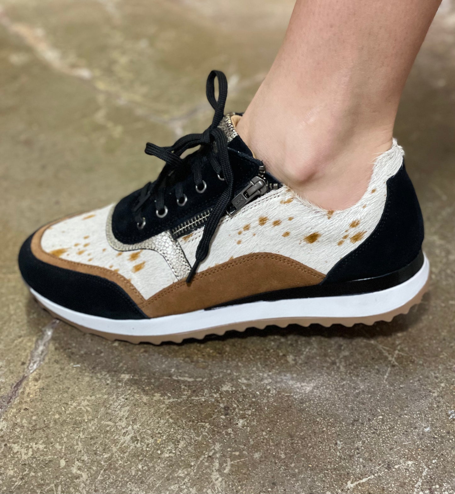 BROWN COWHIDE SNEAKER