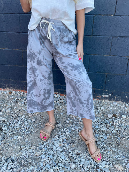 MARBLED CROP SWEATPANTS